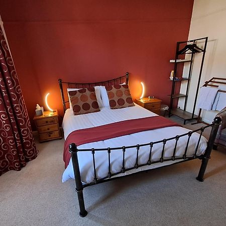 브라이턴 Quiet Comfortable Patcham Studio Free Parking Hallway Shared With Host 아파트 외부 사진