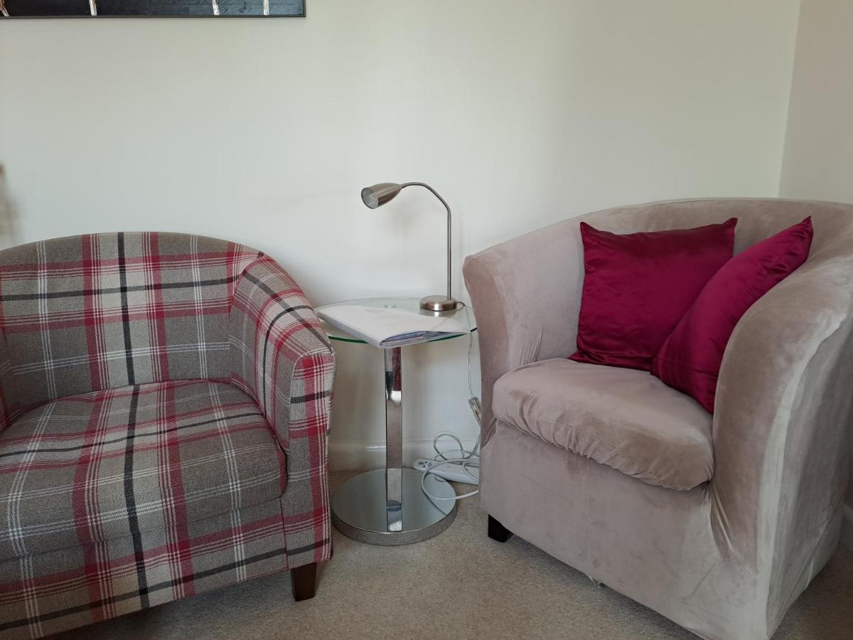 브라이턴 Quiet Comfortable Patcham Studio Free Parking Hallway Shared With Host 아파트 외부 사진