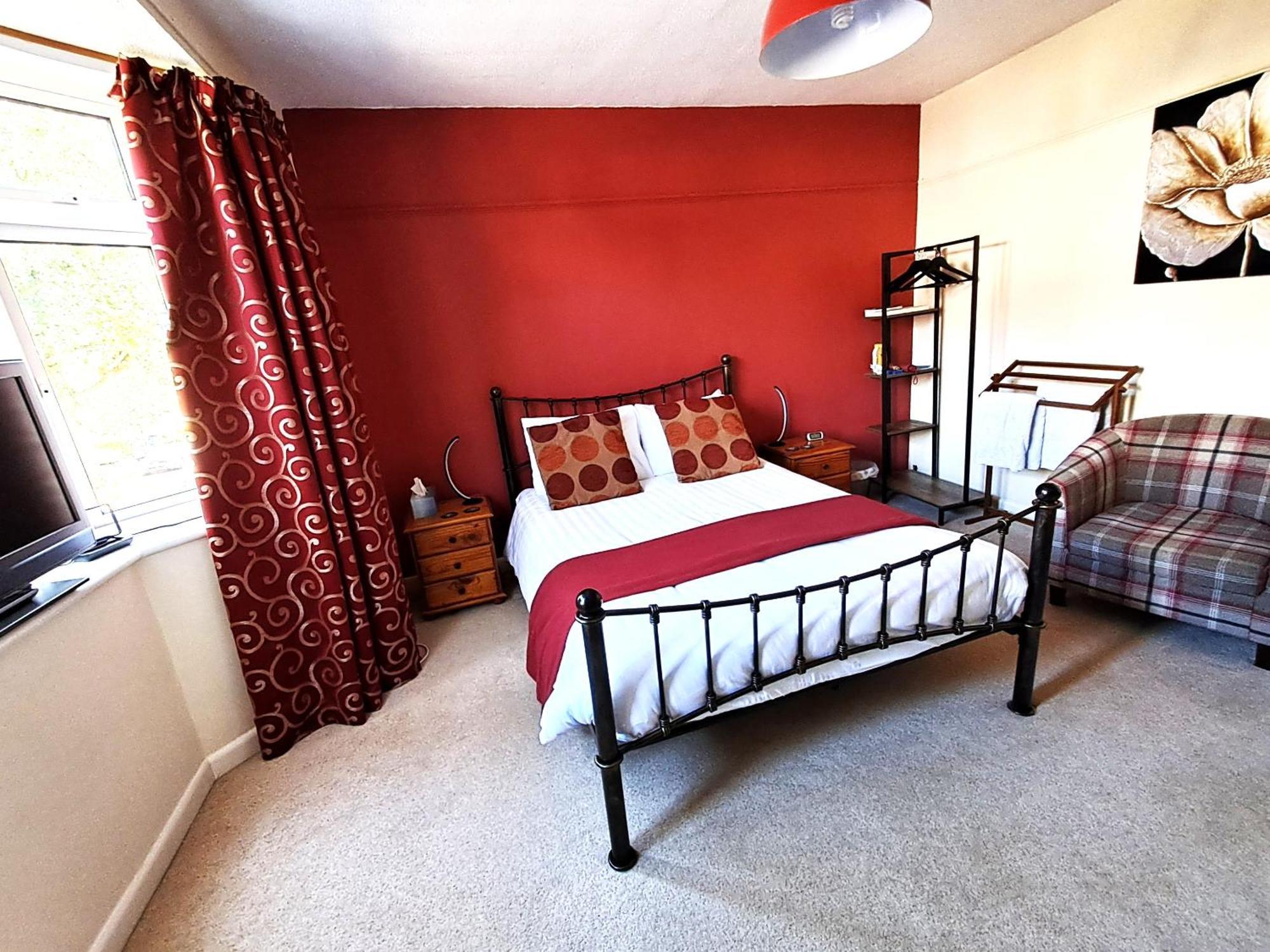 브라이턴 Quiet Comfortable Patcham Studio Free Parking Hallway Shared With Host 아파트 외부 사진
